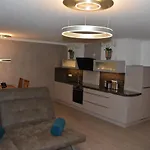 Appartement Antike & Modern Deluxe 2 Mit Terrasse *