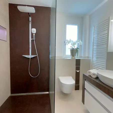 아파트 Antike & Modern Deluxe 2 Mit Terrasse *